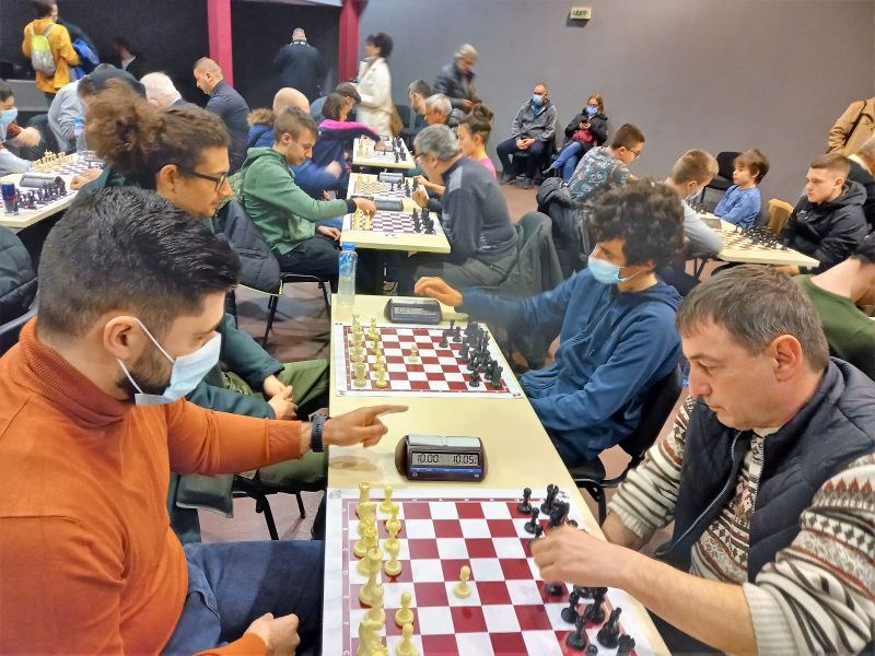 Над 200 шахматисти от 5 страни мерят сили на турнир в Пловдив