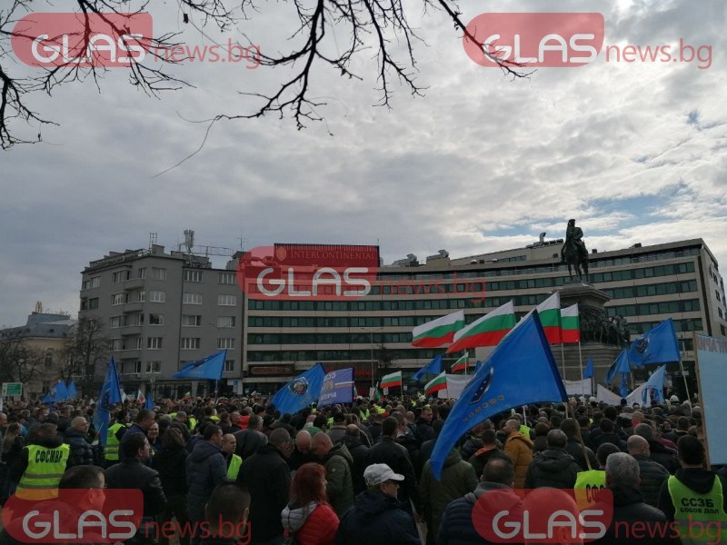 Служители на МВР излязоха на протест в София