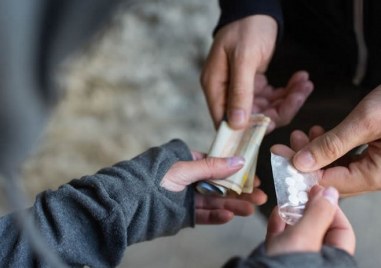 Пловдивчанка е заподозряна за незаконно разпространение на наркотици При проведена