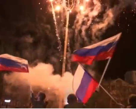 Фойерверки ехтят в Донецк след указите на Путин