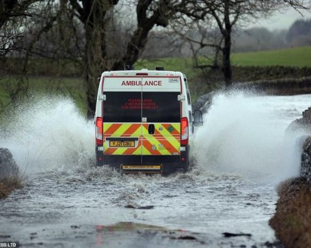 Стотици са евакуирани във Великобритания заради бурята Франклин
