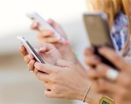 Телефоните и връзката с болката в палеца и китката