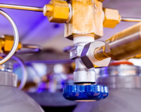 Цената на природната газ в Европа падна с близо 5%