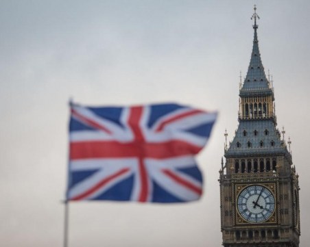 Великобритания премахва задължителната изолация след положителен тест за COVID