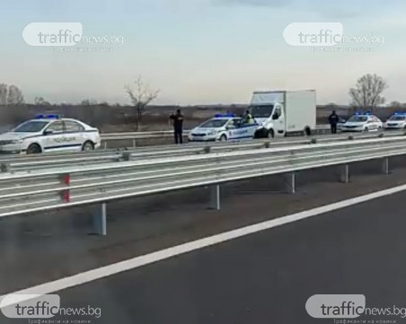 Заловиха близо 40 мигранти на АМ Тракия