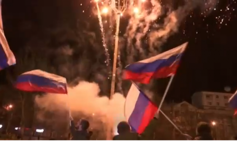 Фойерверки ехтят в Донецк след указите на Путин