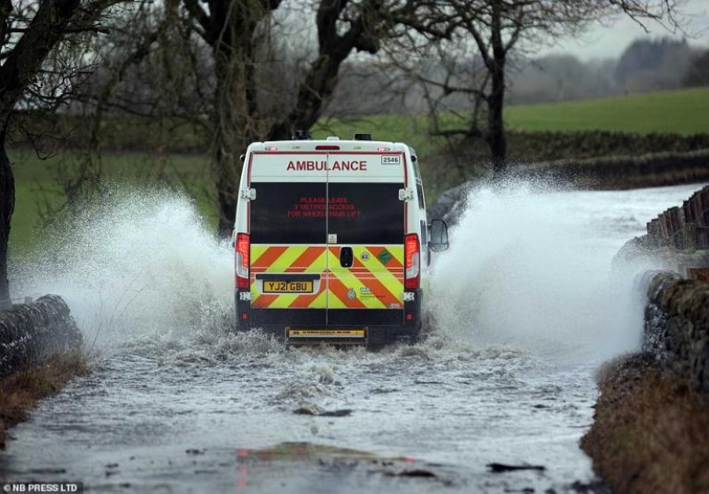 Стотици са евакуирани във Великобритания заради бурята Франклин