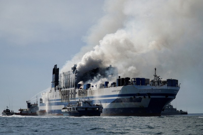 Вълна от сигнали за лоши условия по гръцките фериботи