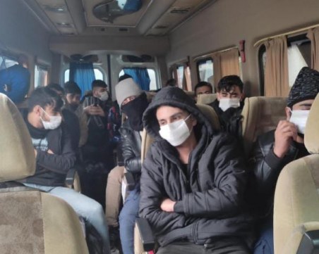 114 нелегални имигранти са заловени в близост до българската граница от турските власти