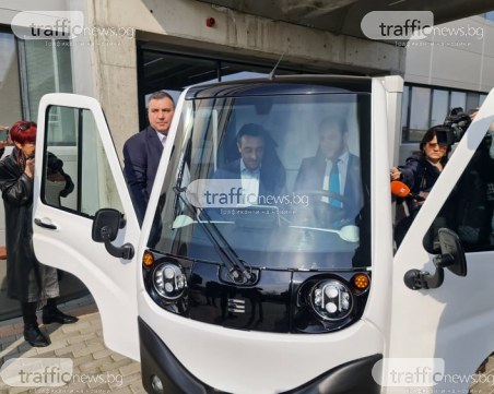 Министрите Лорер и Сандов похвалиха индустриалната зона на Пловдив, качиха се на първия български електрокамион