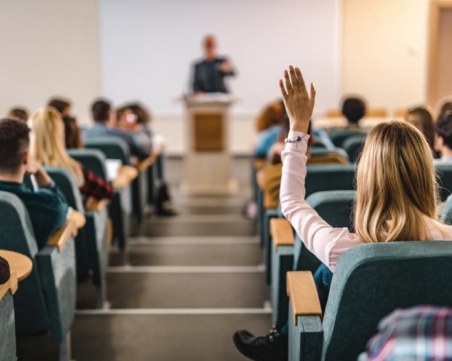 МОН с рязка реформа във висшето образование: Вдига критериите за преподаватели, създава нови независими комисии