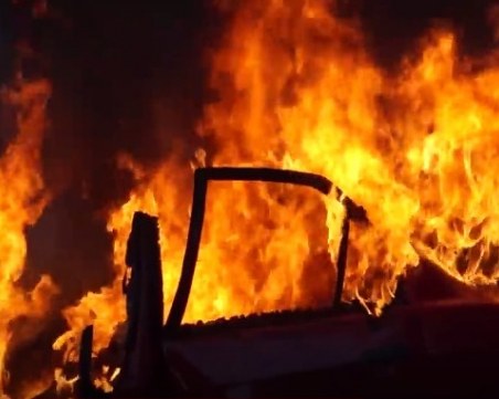 Трима младежи предизвикаха пожар в Столипиново! Огънят обхванал заведение и фризьорски салони