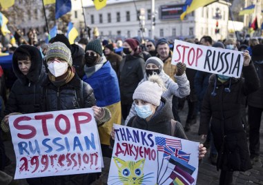 Украйна ще въведе 30 дневно извънредно положение заради кризата с Русия Москва