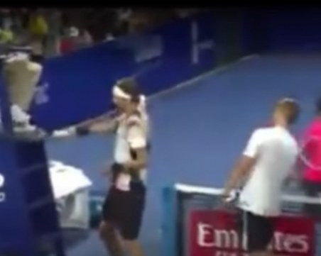 Бесен Зверев счупи ракетата си в стола на съдията, извадиха го от турнира