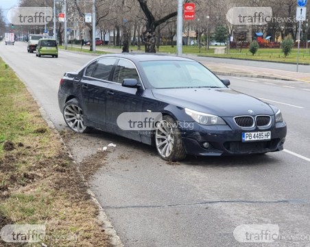 БМВ се завъртя на пловдивски булевард и се удари в ограда