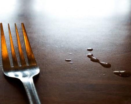 Дават на съд българка, пребила до смърт мъжа си, мушкала го с вилица