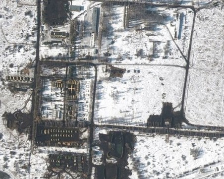 Сателитни снимки показват ново разполагане на руски сили край украинската граница