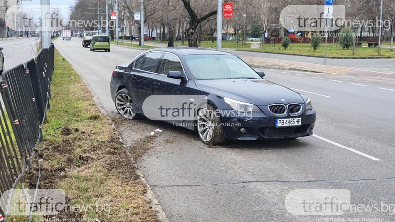 Автомобил самокатастрофира преди минути в Пловдив. Мястото е бул. „Източен”