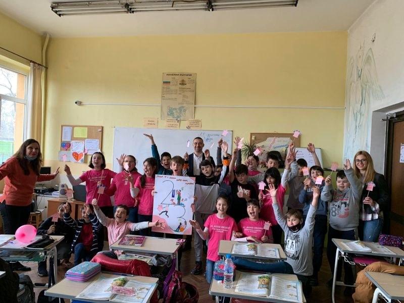 Основно училище „Елин Пелин“ отбеляза Деня на розовата фланелка, посветен