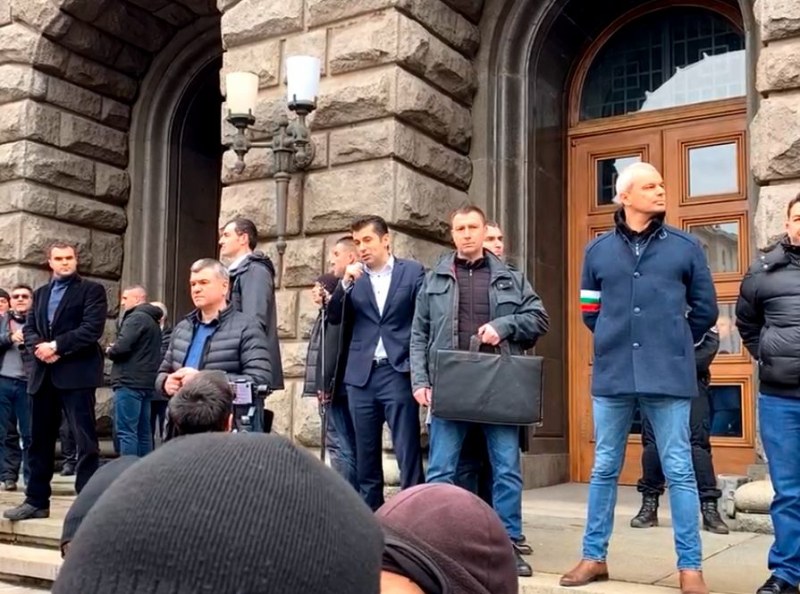 Петков излезе пред протеста на 