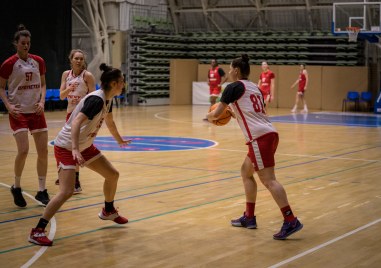 Украинският женски баскетболен отбор на Прометей остава блокиран в Пловдив