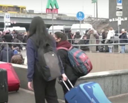Над 100 000 са напуснали Украйна днес