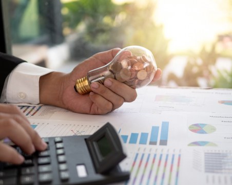 Правителството реши да продължат компенсациите заради скъпия ток и газ