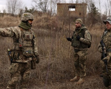 Руските сили навлизат през Донбас, Крим и Беларус