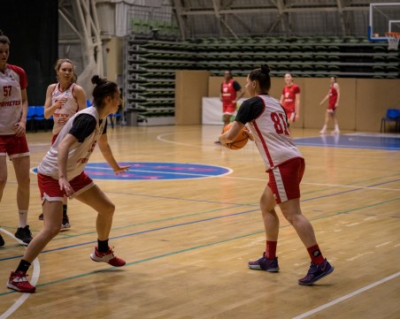 Украински отбор остава блокиран в Пловдив, състезателките в шок