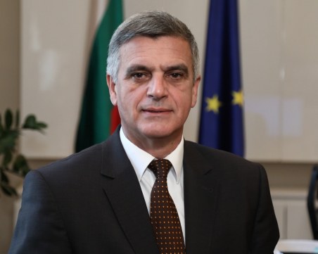 Военният министър с по-конкретна позиция за войната във Фейсбук