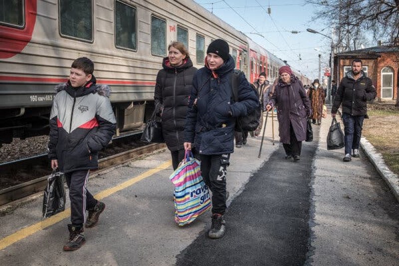 Два автобуса тръгват в 13:00 и 14:00 часа утре от