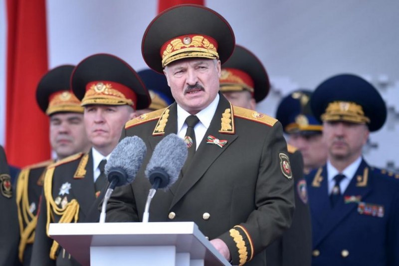 Лукашенко свиква спешна среща на ръководителите на военните сили в страната