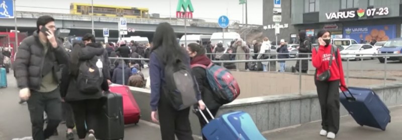 Над 100 000 са напуснали Украйна днес