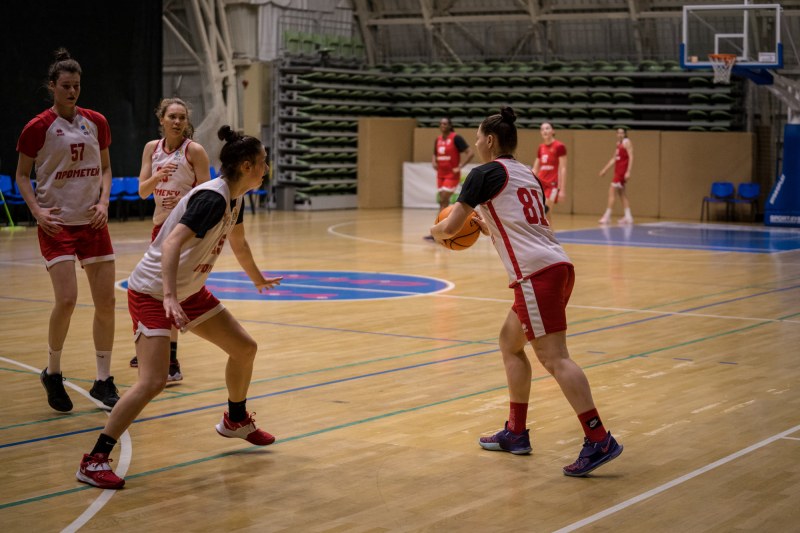 Украинският женски баскетболен отбор на Прометей остава блокиран в Пловдив,