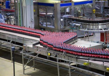 Производителят на безалкохолни напитки Coca Cola HBC е затворил завода си