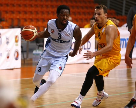 Американец се завърна в Академик