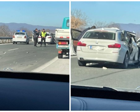 БМВ се вряза в ТИР на магистрала 