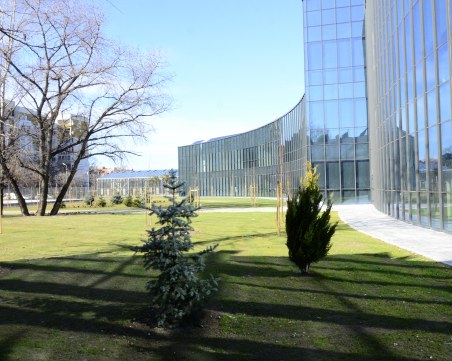 Озелениха пространствата около Hi-Tech парка за растителна защита в Тракия