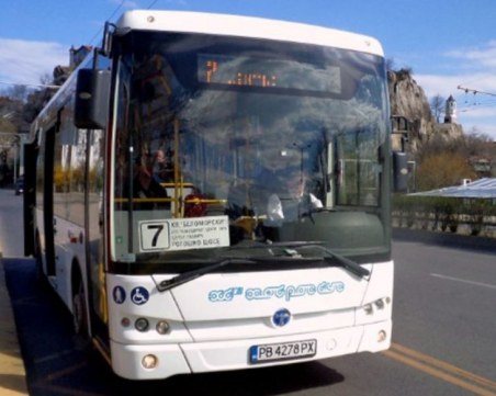 Пускат допълнително автобуси до траурните паркове на Задушница в Пловдив