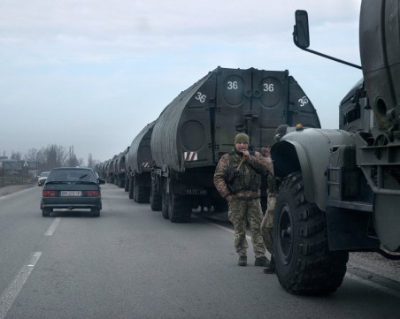 Руски танкове и военни камиони са в предградие на Киев