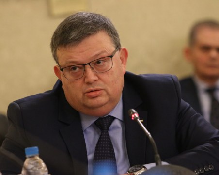 Цацаров отново има достъп до класифицирана информация