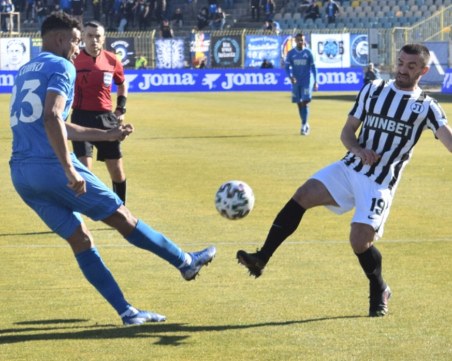 Вижте съставите на Локомотив и Царско село