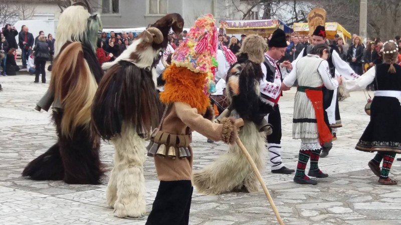 Чанове гонят злите сили на месопустния карнавал във високите села на община 