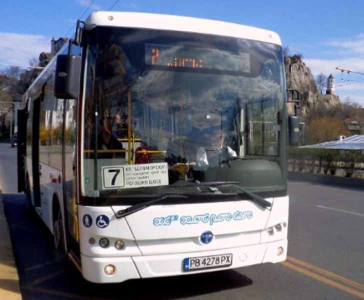 Пускат допълнително автобуси до траурните паркове на Задушница в Пловдив