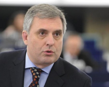 Калфин: Трудно ще се промени бързо зависимостта на Европа от руските енергийни източници