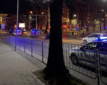 Катастрофа в центъра на Пловдив! Режат врата на кола, за да извадят шофьорка