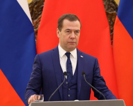 Медведев: Санкциите срещу Русия няма да променят абсолютно нищо