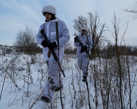 Руски войници разрушиха бетонна стена, блокираща доставките на вода за Крим