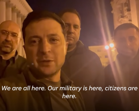 Зеленски от Киев: Няма да хвърлим оръжието, слава на Украйна