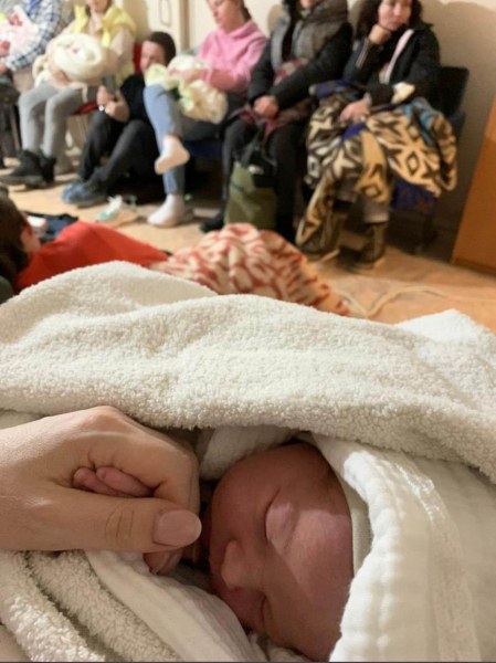 Бебче се е родило в метрото на Киев, което извозва